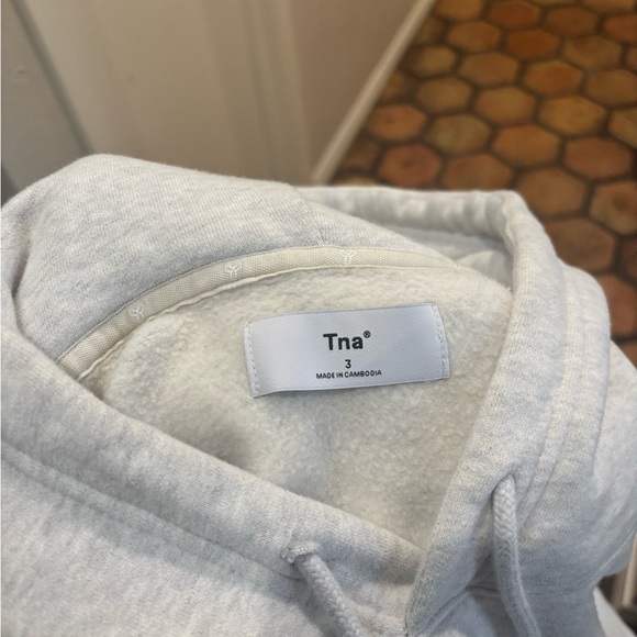TNA Perfect Cropped Hoodie in Light Gray - Picture 3 of 3